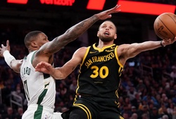 Golden State Warriors thắng Milwaukee Bucks 35 điểm: Steph Curry và bigman trẻ gây sốt