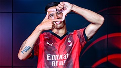 'Người không phổi' cán mốc 100 trận cho Milan