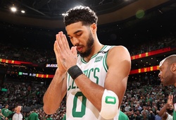 Jayson Tatum hé lộ bị gãy xương cổ tay, nén đau thi đấu suốt nhiều tháng mùa trước