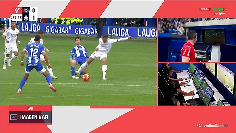 Mbappe và pha phạm lỗi mất nhân tính
