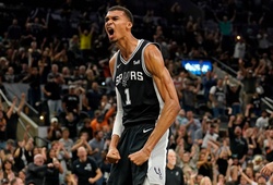 Wembanyama toả sáng phút chót giải cứu San Antonio Spurs