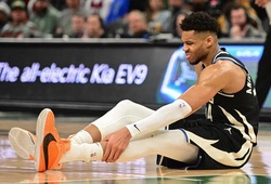 Giannis Antetokounmpo đổ gục dù không va chạm với ai: Bóng ma chấn thương che phủ Milwaukee Bucks