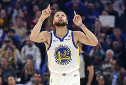 Golden State Warriors đại thắng Atlanta Hawks sau 7 ngày nghỉ thi đấu vì trợ lý HLV qua đời