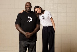 Bà xã David Beckham giỡn chơi với Shaquille O'Neal ở Los Angeles