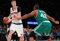 Pha bóng hi hữu: Kristaps Porzingis dunk mà Al Horford không hay!