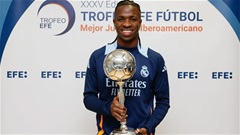 Vinicius nhận thêm giải thưởng danh giá, sắp bắt kịp Messi