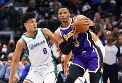 Bất lực vì chấn thương, LeBron cùng Anthony Davis ngồi nhìn Lakers rơi khỏi top 10