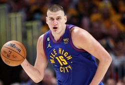 Nikola Jokic cán nhiều mốc lịch sử, sánh vai với các huyền thoại ngay trận NBA Finals đầu tiên