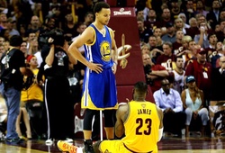 Curry tiếp tục cho LeBron hít khói trong khoản bán áo đấu