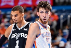 Góc mổ băng: Khi "cây sào 2m13" Victor Wembanyama và Chet Holmgren chạm trán tại NBA