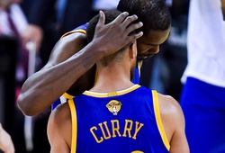 Bị Rockets "đâm" 23 lần một đêm, Curry chưa bao giờ chịu áp lực nhiều vậy ở playoffs năm nay