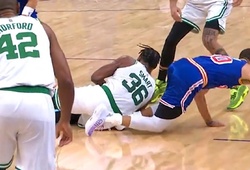 Stephen Curry chấn thương sau pha vào bóng của Marcus Smart: HLV Steve Kerr nổi giận