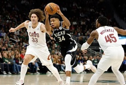 Á thần Antetokounmpo rực cháy, nhấn chìm tham vọng của Cavaliers