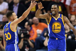 NBA 2017-18: Warriors và Celtics thể hiện bản lĩnh ông lớn