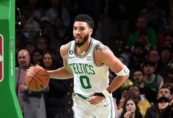 Bay cao với đôi cánh Jayson Tatum, Boston Celtics hạ gục Cavaliers trên sân nhà