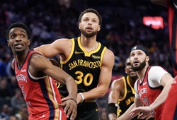 Stephen Curry lắc đầu ngao ngán, Warriors chìm sâu trong khủng hoảng với trận thua 36 điểm