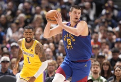Nikola Jokic đạt triple-double, Denver Nuggets vượt qua LA Lakers trong đêm trao nhẫn vô địch NBA
