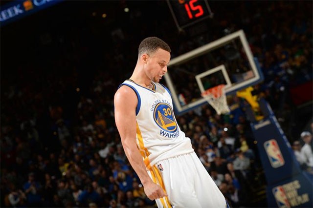 Curry có thất bại đau đớn để đời khi Warriors đánh rơi chức vô địch cho dù dẫn trước 3-1 trước Cavaliers. Năm này, anh cũng có mặt tại bìa game NBA 2K16.