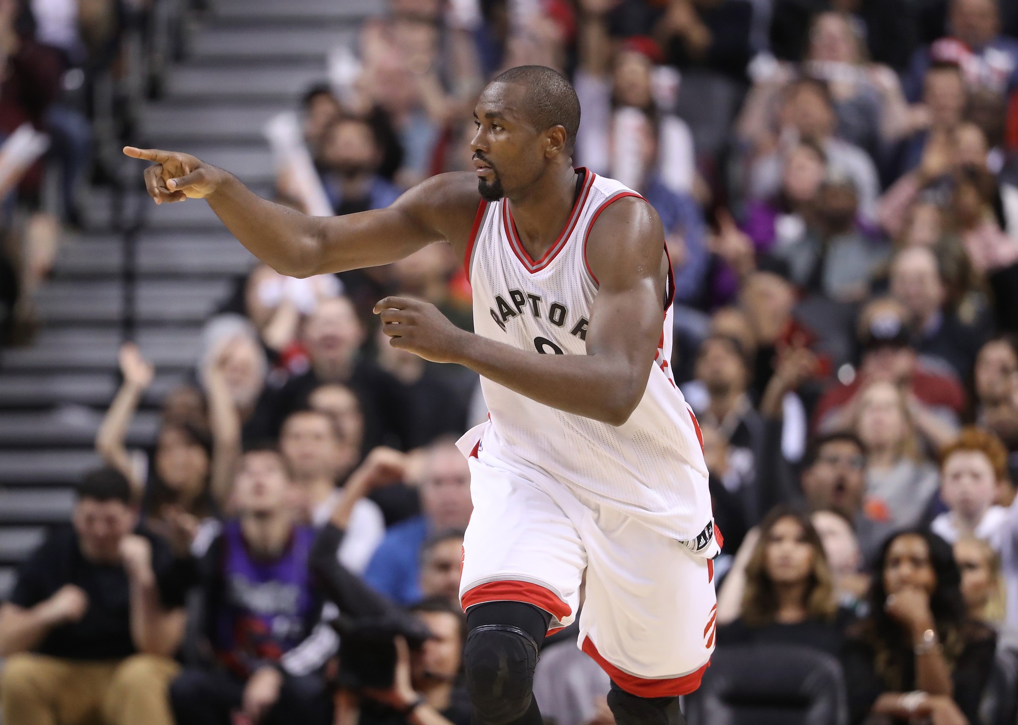 Serge Ibaka chia tay Magic dù mới gia nhập Hè vừa qua