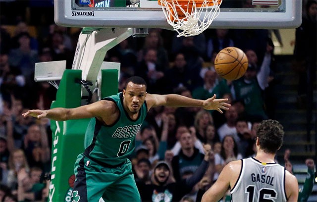 Avery Antonio Bradley đã đảm nhiệm hầu như mọi vị trí ở Boston