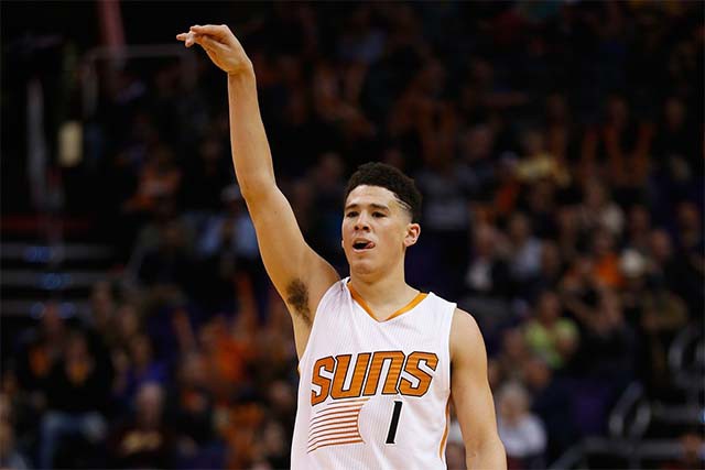 Liệu Lakers có ngăn chặn được Booker ném 3 điểm như đã làm với Curry?