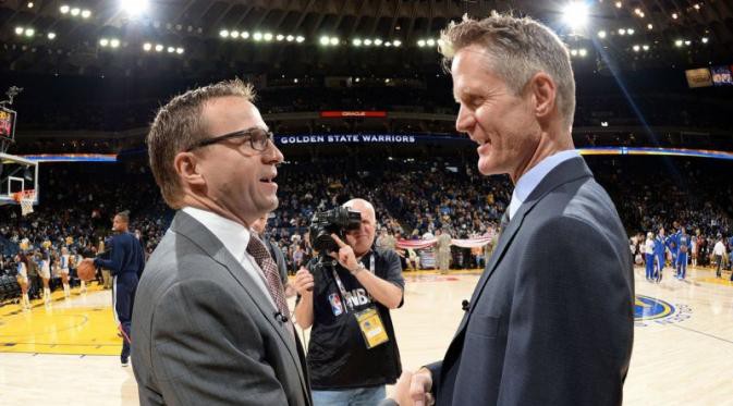 Scott Brooks và Steve Kerr là 2 HLV xuất sắc nhất tháng 1