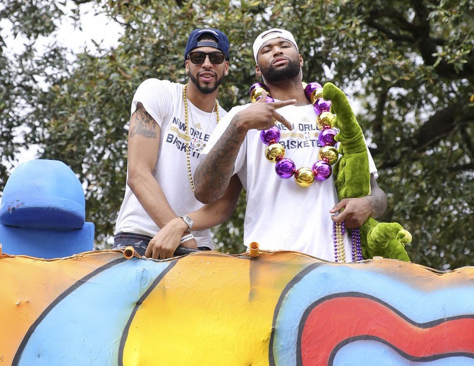 Davis và Cousins tại lễ hội truyền thống Mardi Gras ở Louisiana