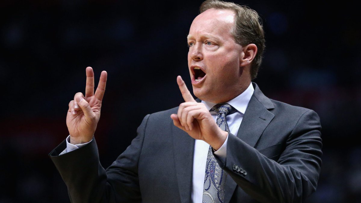 HLV Mike Budenholzer bị cấm chỉ đạo 1 trận tại NBA