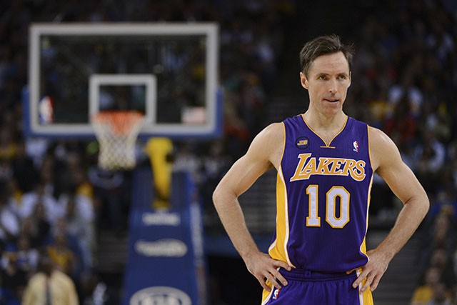 Mặc dù thi đấu rất hay nhưng Steve Nash vẫn chưa một lần có thể nâng cao chiếc cúp vô địch