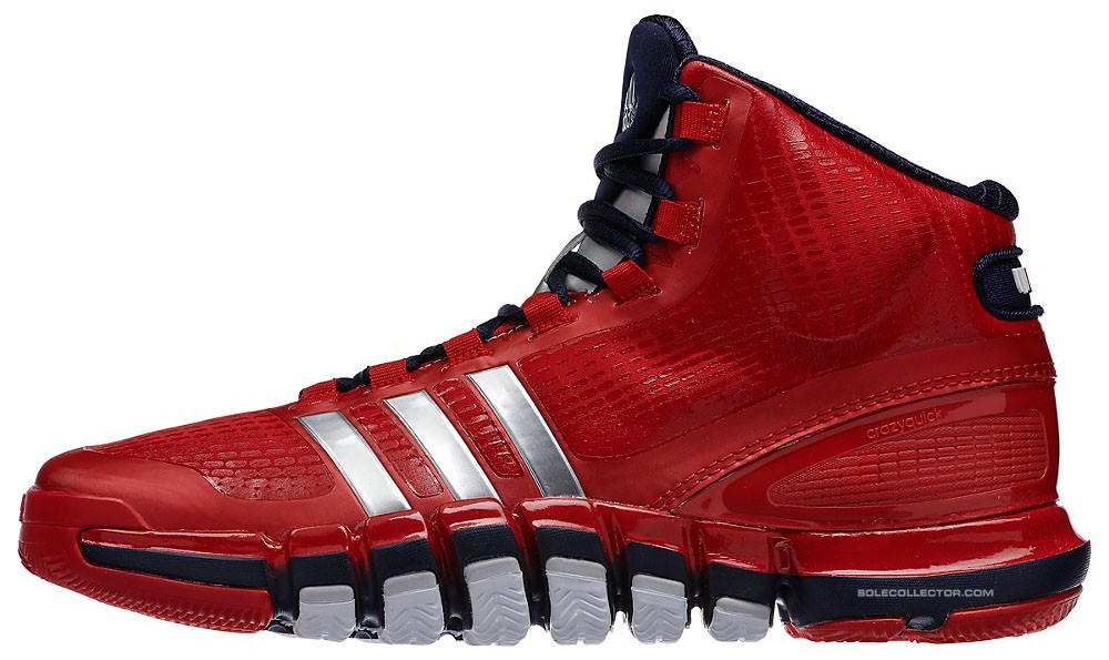 Một phối màu PE của John Wall, lấy cảm hứng từ màu áo của Washington Wizards.