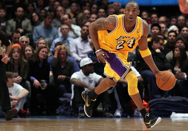 Nike Zoom Kobe VI phối màu thương mại “Del Sol”.