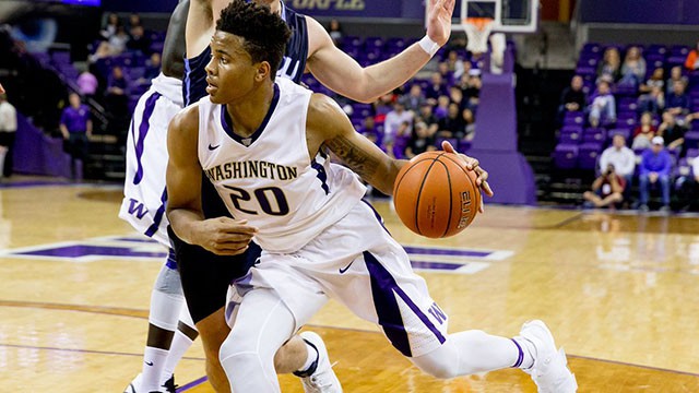 Markelle Fultz trong một pha qua người.