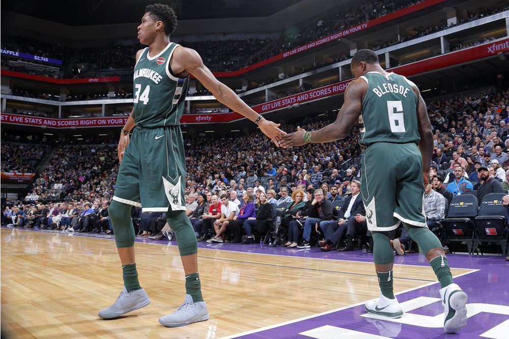 Giannis Antetokounmpo và Eric Bledsoe đang thi đấu rất hợp nhau.