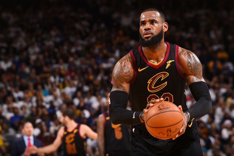  LeBron James đang trên đường rời khỏi Cavaliers?