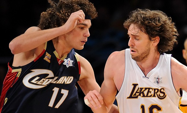Logo NBA ‘bông tuyết’ bắt đầu xuất hiện trên áo đấu của các đội Christmas Game 2008.
