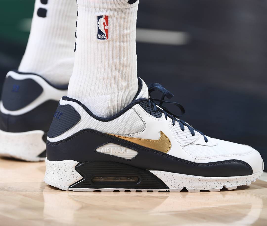  Nike Air Max 90 trên chân của Thabo Sefolosha.