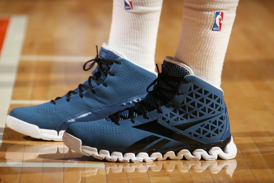 Phối màu “Capital Blue” lấy cảm hứng từ màu áo của Wizards.