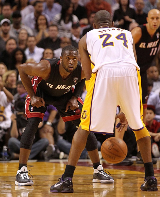 Dwyane Wade đối đầu với Kobe Bryant.