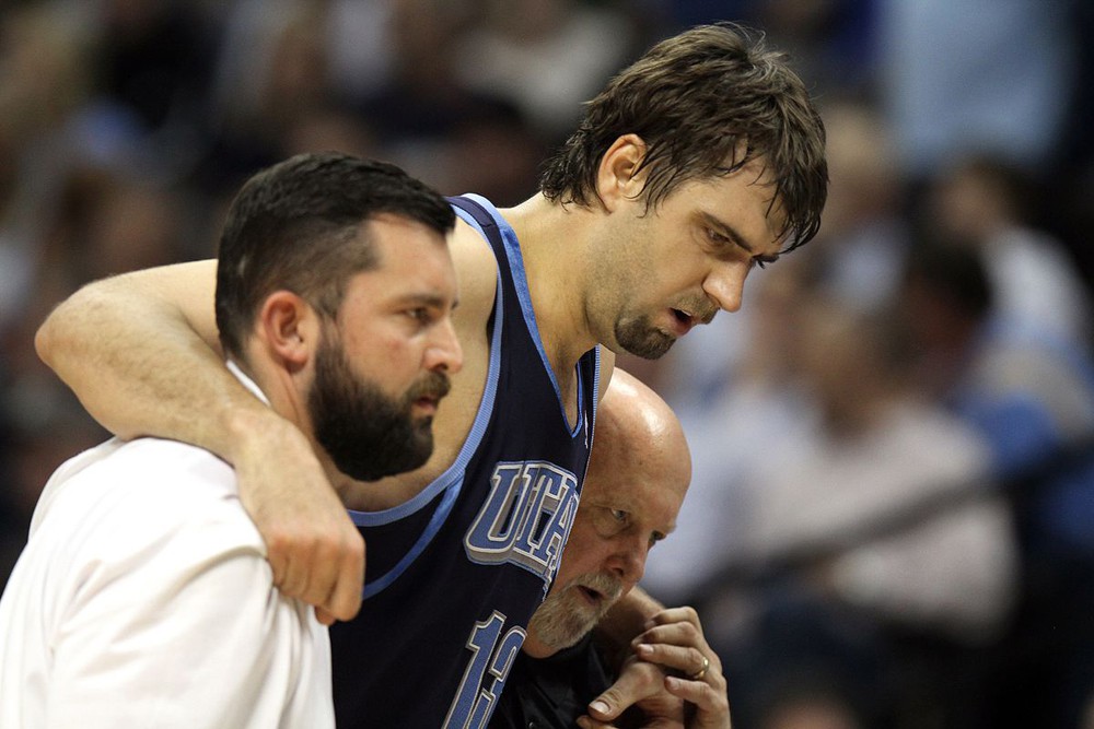 Lịch sử đang không đứng về phía của DeMarcus Cousins như trường hợp của MehMet Okur.
