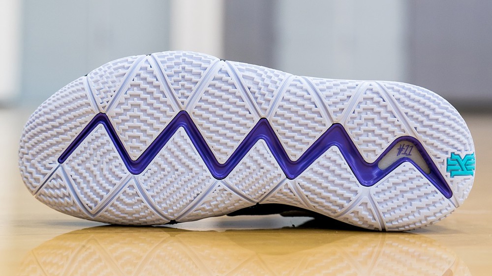  Thiết kế mặt đế có một không hai của Kyrie 4.