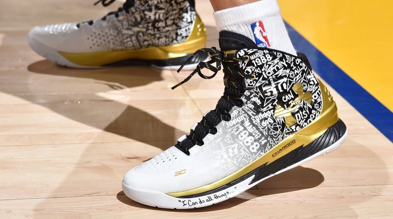Under Armour Curry 1 “MVP”, phiên bản đặc biệt mừng danh hiệu MVP đầu tiên của Steph.
