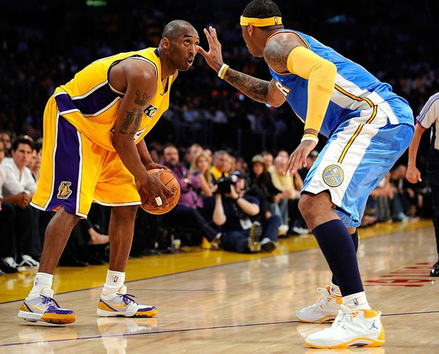 Thêm một phối màu PE khác khi đối đầu với Carmelo Anthony (Jordan Melo M5).