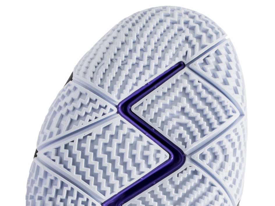 Cận cảnh vân đế của Nike Kyrie 4.