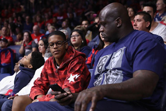 Shaquille O’Neal và con trai Shareef.