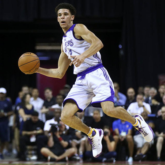 Số lần turnover là một trong những điều Lonzo Ball cần phải cải thiện.