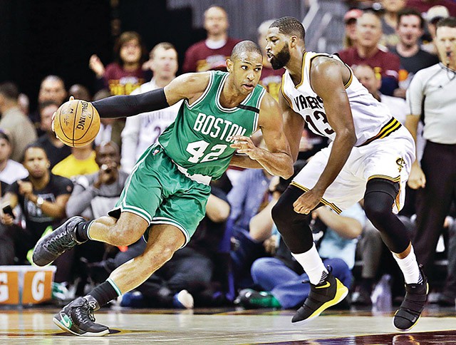 Al Horford không thể một mình tranh bóng cho cả Boston Celtics.