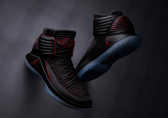 Air Jordan 32 “Bred”.