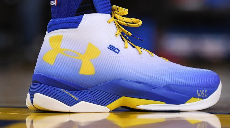 Under Armour Curry 2.5 “DubNation” trên chân Stephen Curry.