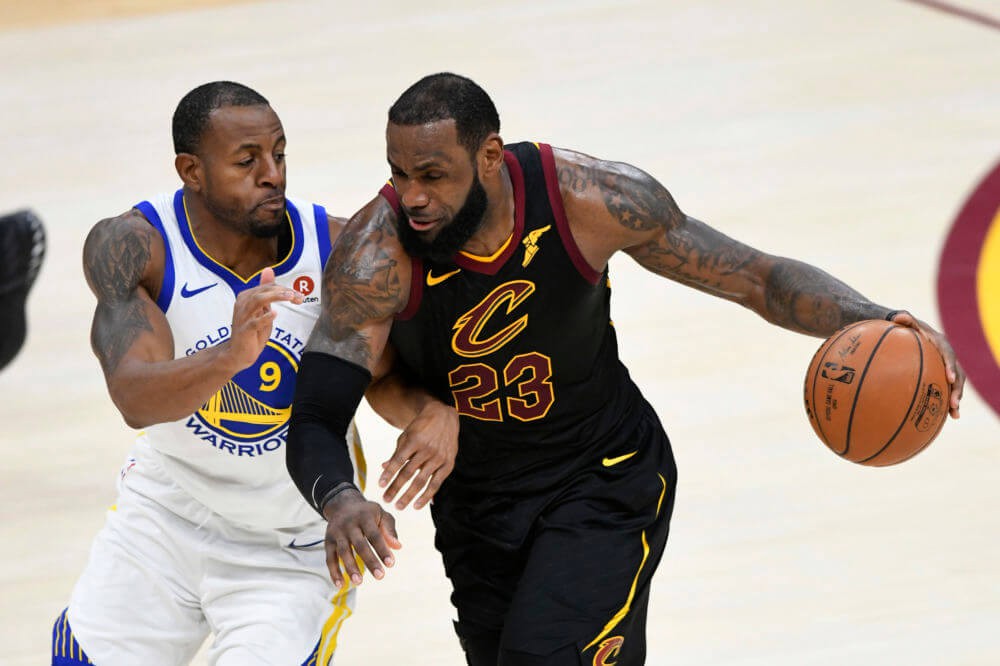 Sẽ không ai muốn LeBron James bị “hụt hơi” ở Playoffs.