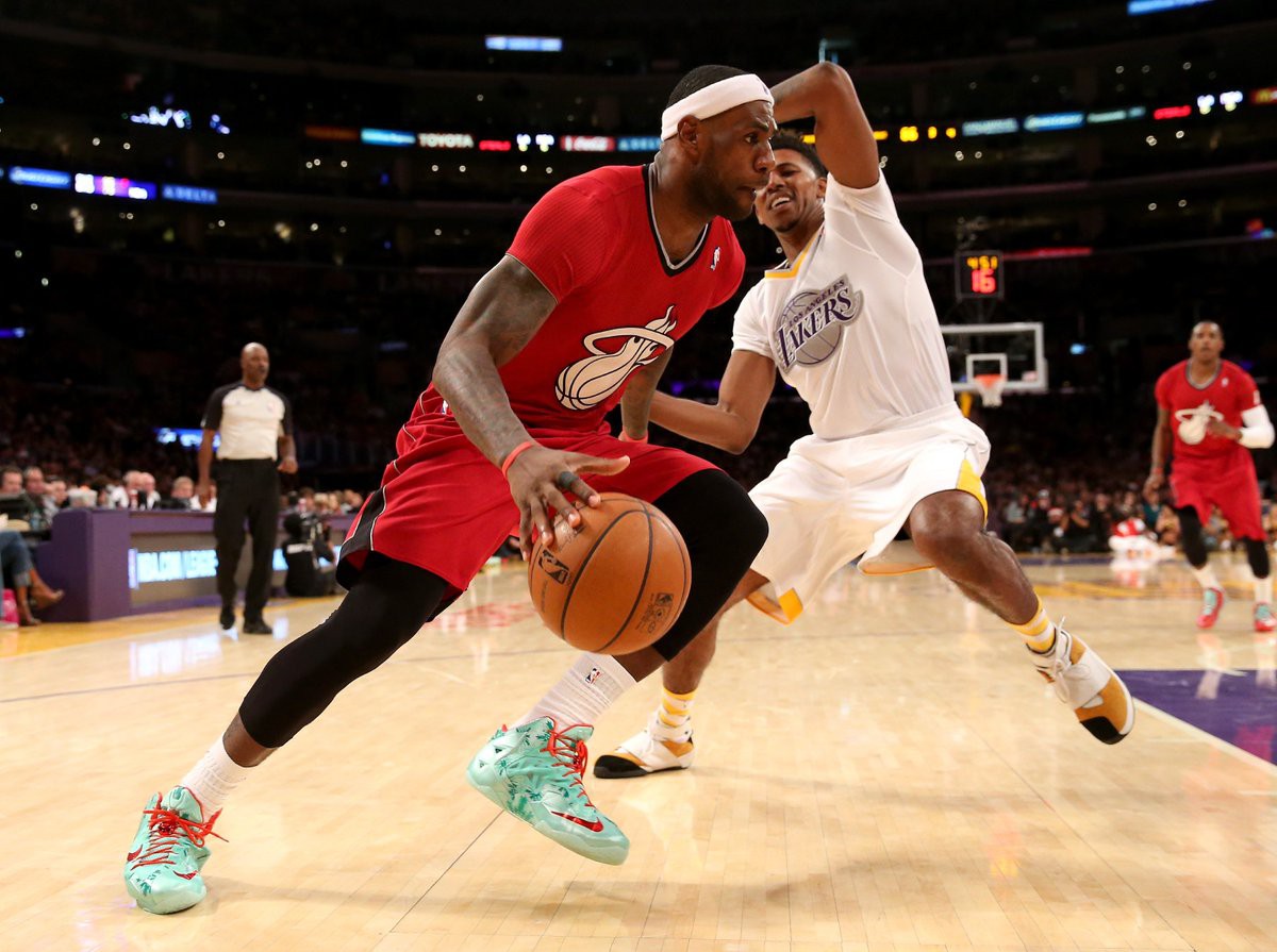 LeBron James thi đấu ở Christmas Game 2013.
